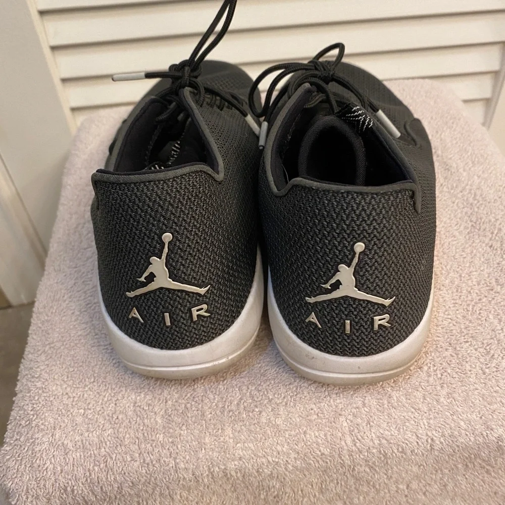 Men’s Nike Tennis Shoes; Excellent Condition; Size 11 - Picture 5 of 8